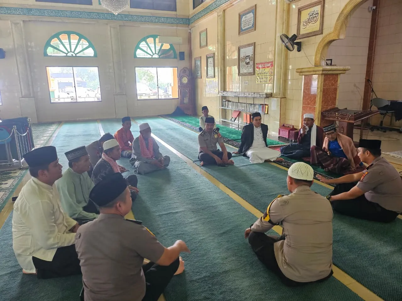 Jumat Keliling, Kapolsek Tambang AKP Aulia Rahman Perkuat Kedekatan Dengan Warga