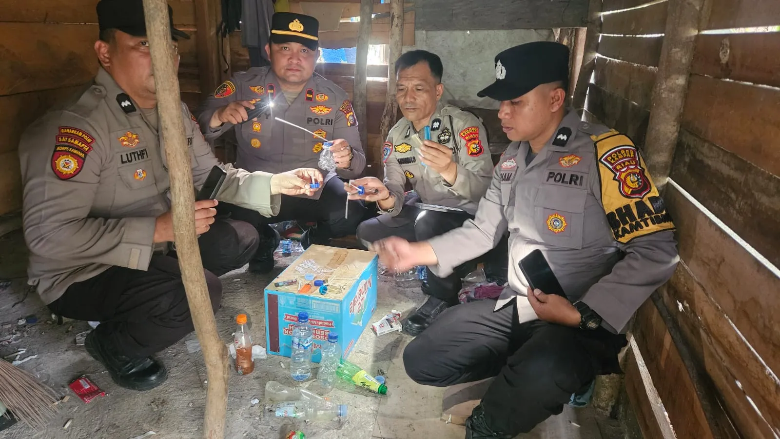 Cegah Penyalahgunaan Narkoba, Polsek Bangkinang Barat Razia Lokasi Dugaan Sarang Narkotika di Desa Silam