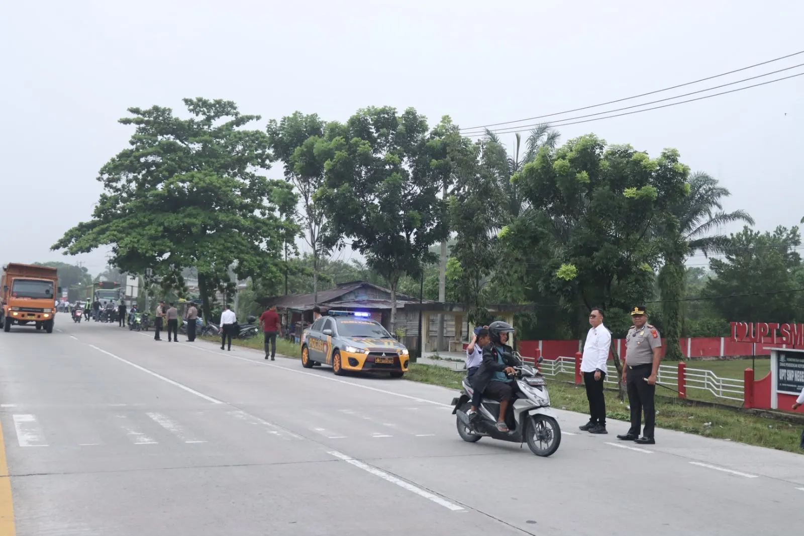 Kapolres Kampar Pimpin Langsung Strong Point Pengaturan Lalu‑Lintas Depan SMPN 2 Tambang